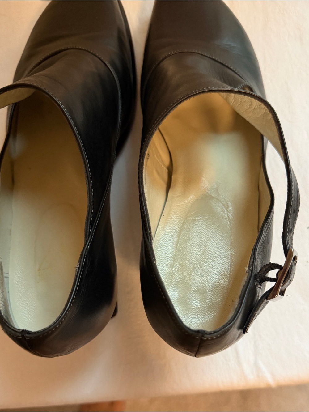 John Fluevog Gracias Black Leather Buckle Chunky Heel 10 w/Dustbag - Picture 11 of 13